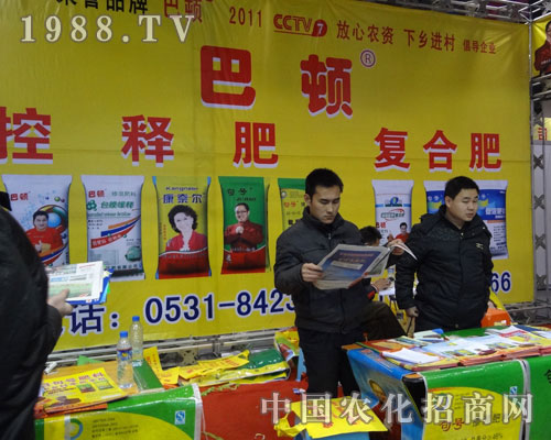 ���D����